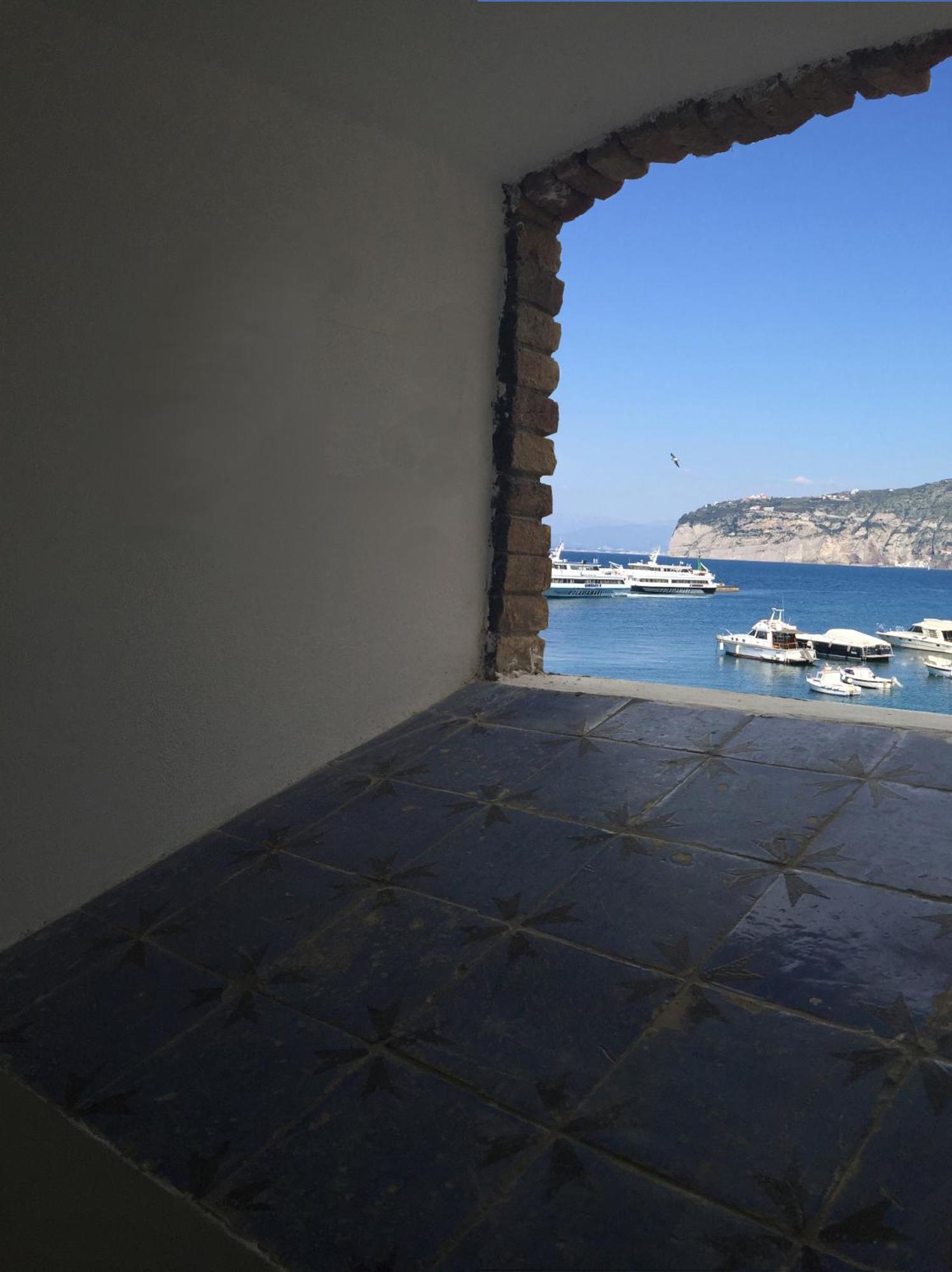 Yacht Club Capo Cervo Suites B&B Sorrento Bagian luar foto