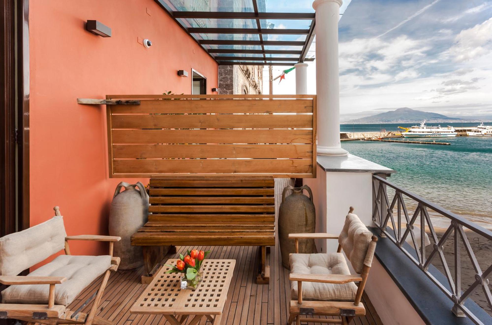 Yacht Club Capo Cervo Suites B&B Sorrento Bagian luar foto