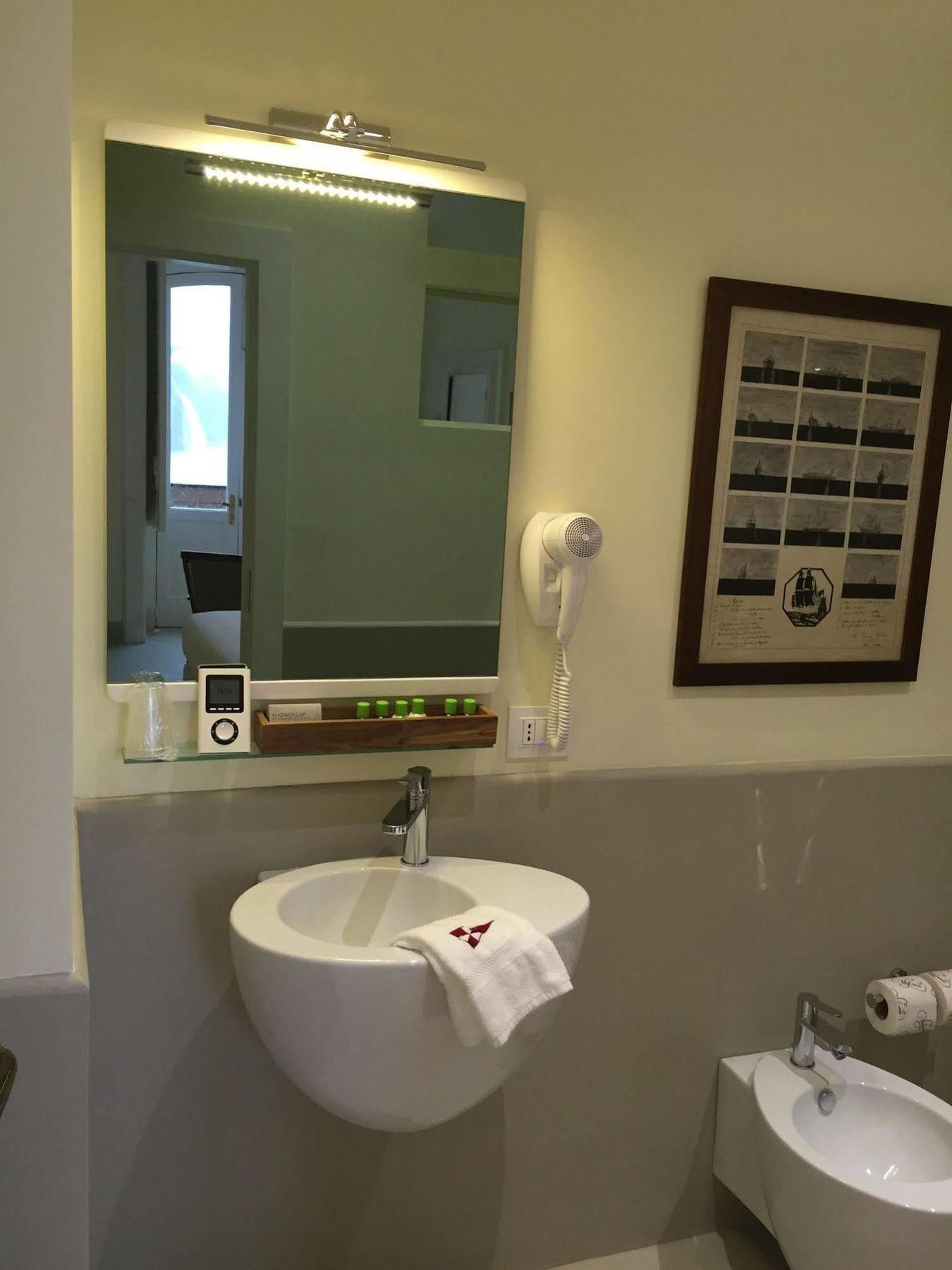 Yacht Club Capo Cervo Suites B&B Sorrento Bagian luar foto
