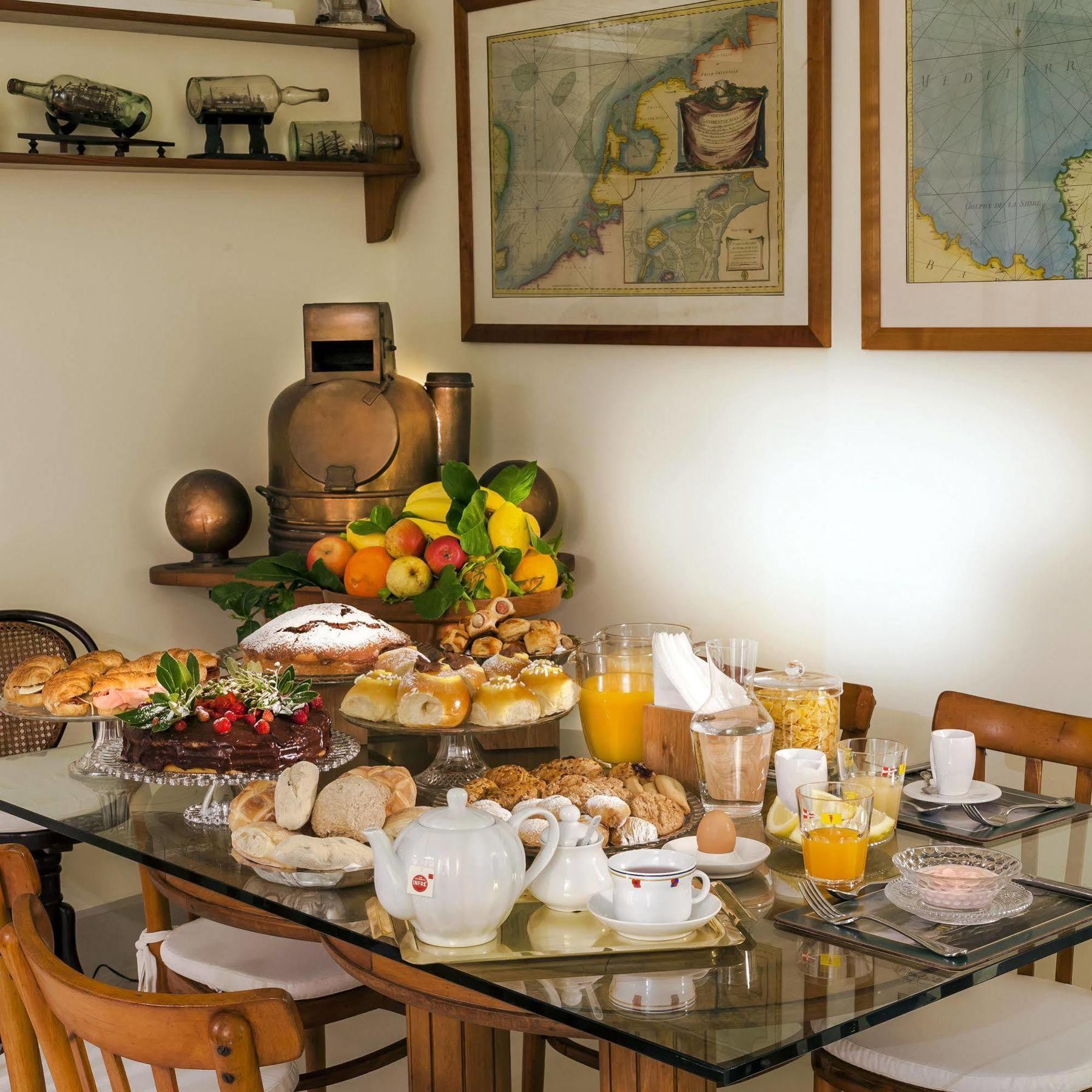 Yacht Club Capo Cervo Suites B&B Sorrento Bagian luar foto